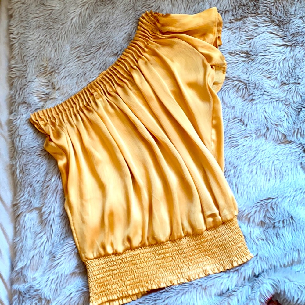 One shoulder top